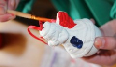 L painting her angel.